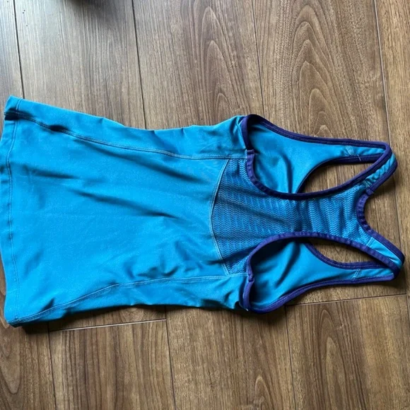 Ladies Nike XS Tank Top - Excellent Used Condition - Picture 2 of 3